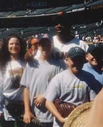 Dynamic Leo Barry Bonds and fans